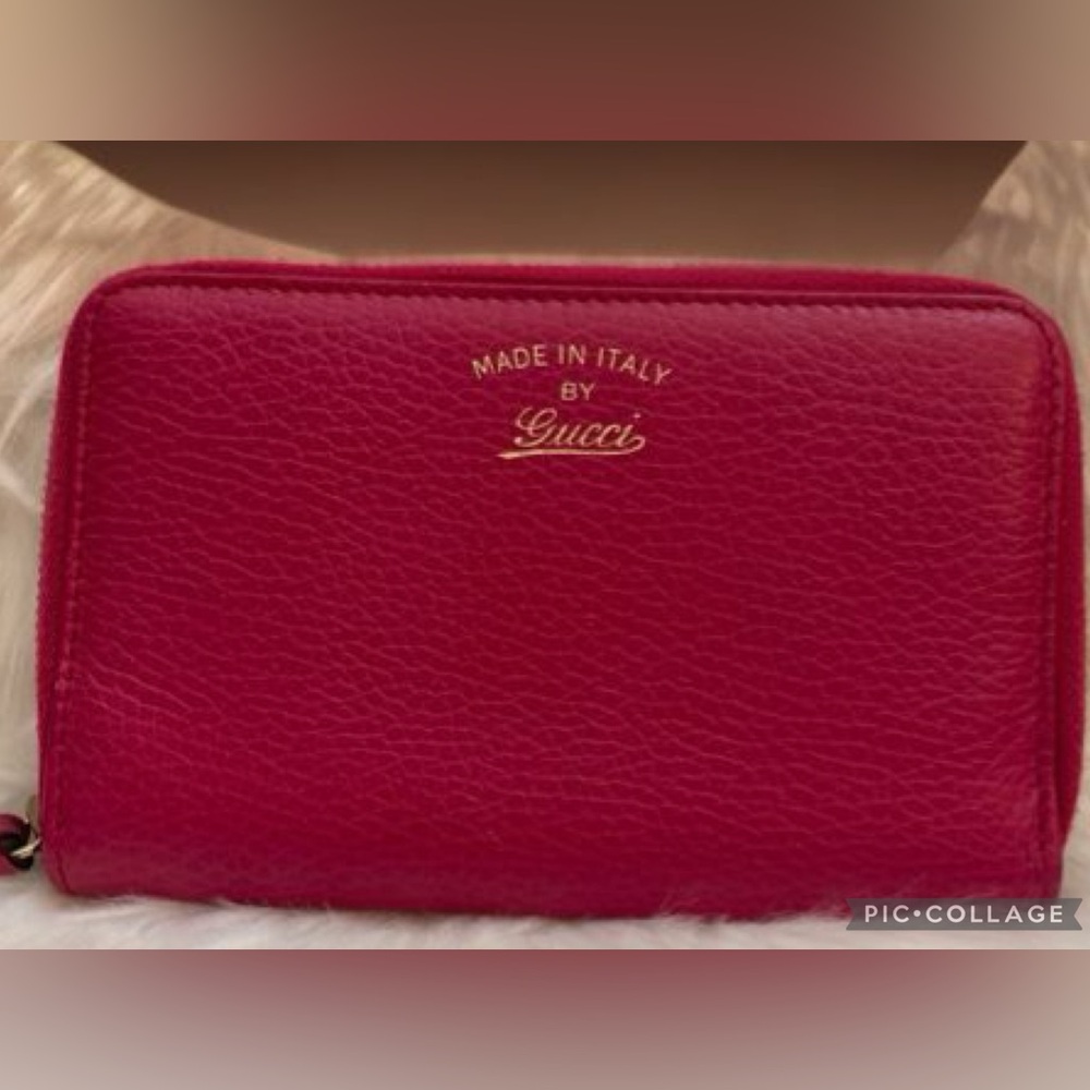 GUCCI💥
Fuchsia Leather Zip Wallet
